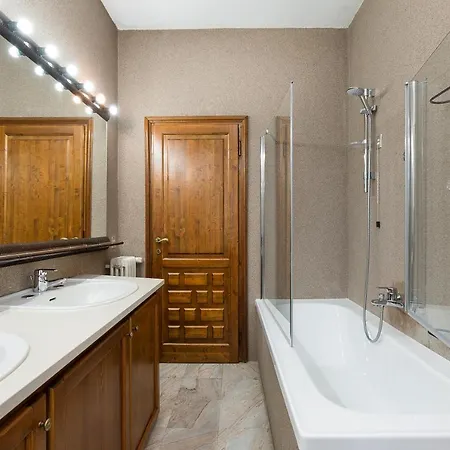 Cinderella 5 Bedrooms 10 Pax *