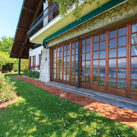 Vila Cinderella 5 Bedrooms 10 Pax Ispra